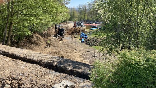 Von der Pirzenthaler Straße in Richtung Siegtalbad verläuft die erneuerte Rohrleitungstrasse. Von der Pirzenthaler Straße in Richtung Siegtalbad verläuft die erneuerte Rohrleitungstrasse.
