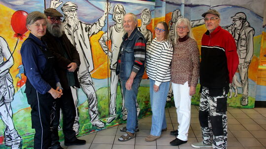 Zum Finale des "Kunstraums" wurden viele Wände des ehemals als Bäckerei genutzen Ladenlokals mit lebensgroßen Portraits etlicher Zum Finale des "Kunstraums" wurden viele Wände des ehemals als Bäckerei genutzen Ladenlokals mit lebensgroßen Portraits etlicher