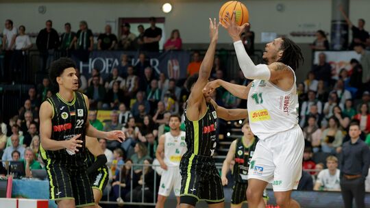 Devonte McCall (am Ball im Spiel gegen Bayreuth) erzielte gegen Gießen 14 Punkte. Devonte McCall (am Ball im Spiel gegen Bayreuth) erzielte gegen Gießen 14 Punkte.