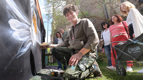Der Heimbach-Weiser Street-Art-Künstler Alexander Heyduczek, Schirmherr von "Kunst im Karree" in Neuwied, ist kein Mann großer W Der Heimbach-Weiser Street-Art-Künstler Alexander Heyduczek, Schirmherr von "Kunst im Karree" in Neuwied, ist kein Mann großer W