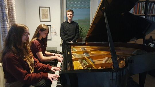 Für Carolin Brinkhaus (von links), Annika Schäfgen und Michael Grinman haben sich die zahlreichen Stunden mit Üben und Vorspiel Für Carolin Brinkhaus (von links), Annika Schäfgen und Michael Grinman haben sich die zahlreichen Stunden mit Üben und Vorspiel