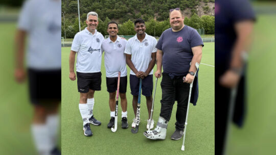 Auf gute Zusammenarbeit: VfL -Trainer Thorsten Ackermann (von links) setzt auf seine Zugänge MD Ashraful Islam und Mahbub Hossai Auf gute Zusammenarbeit: VfL -Trainer Thorsten Ackermann (von links) setzt auf seine Zugänge MD Ashraful Islam und Mahbub Hossai