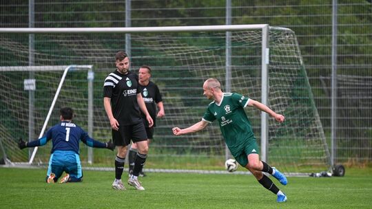 Jubel nach dem Tor des Abends: Der VfR Bad Salzig schlug im Halbfinale des Kreispokals 2 den SV Müden mit 1:0, Knipser Kamil Koz Jubel nach dem Tor des Abends: Der VfR Bad Salzig schlug im Halbfinale des Kreispokals 2 den SV Müden mit 1:0, Knipser Kamil Koz