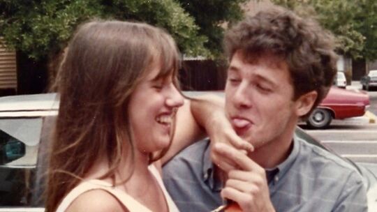 Amy Lopez mit ihrem Bruder Walter Rimbau. 1994 war die Texanerin auf ihrer Europreise in Koblenz vergewaltigt und brutal ermorde Amy Lopez mit ihrem Bruder Walter Rimbau. 1994 war die Texanerin auf ihrer Europreise in Koblenz vergewaltigt und brutal ermorde
