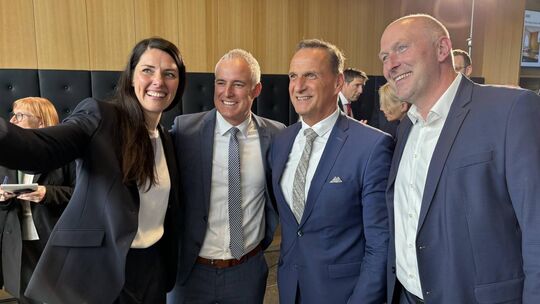 Gruppenselfie zur Feier diverser Beförderungen im CDU-Personalkarussell (von links): die künftige Staatssekretärin Kristina Brix Gruppenselfie zur Feier diverser Beförderungen im CDU-Personalkarussell (von links): die künftige Staatssekretärin Kristina Brix