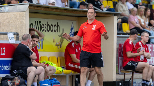 Trainer Marco Reich wünscht sich, dass sein SC Idar-Oberstein das Heimspiel gegen den FV Dudenhofen wie ein WM-Finale angeht. Trainer Marco Reich wünscht sich, dass sein SC Idar-Oberstein das Heimspiel gegen den FV Dudenhofen wie ein WM-Finale angeht.