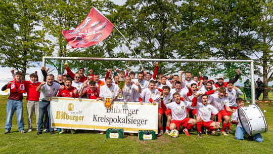 Der SV Buhlenberg hat also seinen Titel verteidigt. Die Buhlenberger haben die SG Niederhambach/Schwollen im Finale geschlagen u Der SV Buhlenberg hat also seinen Titel verteidigt. Die Buhlenberger haben die SG Niederhambach/Schwollen im Finale geschlagen u