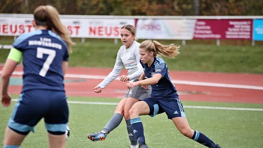 In der Hinrunde konnte sich der 1. FFC Montabaur (recht Marie Fischer) nicht gegen den 1. FC Riegelsberg behaupten. Das soll am In der Hinrunde konnte sich der 1. FFC Montabaur (recht Marie Fischer) nicht gegen den 1. FC Riegelsberg behaupten. Das soll am