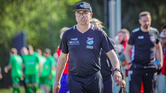 Eisbachtals Trainer Thorsten Wörsdörfer war absolut zufrieden mit dem Auftritt seiner Mannschaft bei Tabellenführer 1. FCK II. A Eisbachtals Trainer Thorsten Wörsdörfer war absolut zufrieden mit dem Auftritt seiner Mannschaft bei Tabellenführer 1. FCK II. A