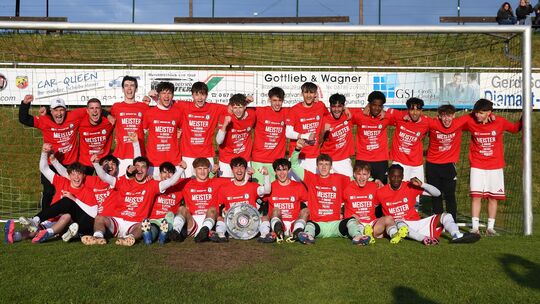 Die A-Junioren des SC Idar-Oberstein haben in der Verbandsliga eine herausragende Saison gespielt und stellen sich nach dem 7:0 Die A-Junioren des SC Idar-Oberstein haben in der Verbandsliga eine herausragende Saison gespielt und stellen sich nach dem 7:0