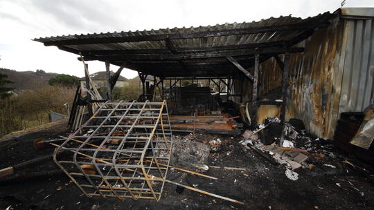 Der Bauhof in Löf ist nach einem Feuer komplett zerstört. Darunter Der Bauhof in Löf ist nach einem Feuer komplett zerstört. Darunter