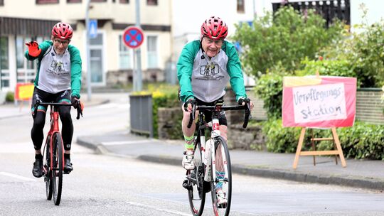 Auch die Hoffnungsradler waren jetzt bei "Wieder ins Tal" unterwegs. Auch die Hoffnungsradler waren jetzt bei "Wieder ins Tal" unterwegs.