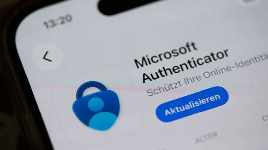 Die Microsoft Authenticator-App auf einem Smartphone Die Microsoft Authenticator-App auf einem Smartphone