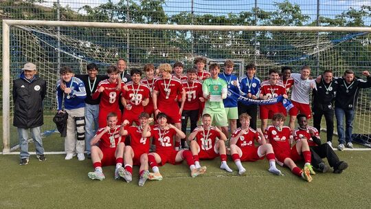 Meister der A-Jugend-Rheinlandliga: Beim Auswärtssieg in Schweich ging der JFV Wolfstein WW/Sieg den letzten Schritt in Richtung Meister der A-Jugend-Rheinlandliga: Beim Auswärtssieg in Schweich ging der JFV Wolfstein WW/Sieg den letzten Schritt in Richtung