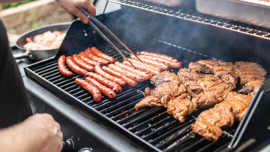 Die Grillsaison hat gerade so richtig begonnen, als die Nachricht über das bevorstehende Aus der Metzgerei Helmus in Betzdorf vi Die Grillsaison hat gerade so richtig begonnen, als die Nachricht über das bevorstehende Aus der Metzgerei Helmus in Betzdorf vi
