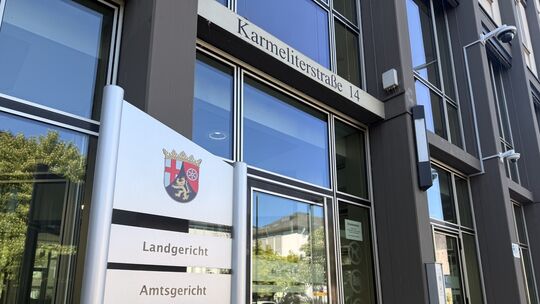 Die Tat wird aktuell am Landgericht in Koblenz verhandelt. Dabei soll geklärt werden, ob der Angeklagte mit Vorsatz gehandelt ha Die Tat wird aktuell am Landgericht in Koblenz verhandelt. Dabei soll geklärt werden, ob der Angeklagte mit Vorsatz gehandelt ha