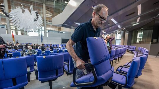 Der Stuhl von Lin Lindner im Deutschen Bundestag bleibt vorerst weiter unbesetzt (Symbolfoto). Der Stuhl von Lin Lindner im Deutschen Bundestag bleibt vorerst weiter unbesetzt (Symbolfoto).