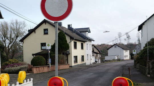 Die Frorather Hauptstraße kurz bevor die Arbeiten im Januar begonnen haben. Der LBM rechnet damit, dass die Arbeiten im Sommer 2 Die Frorather Hauptstraße kurz bevor die Arbeiten im Januar begonnen haben. Der LBM rechnet damit, dass die Arbeiten im Sommer 2