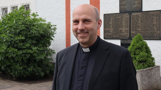Pfarrer Christian Adams verlässt die Pfarrei Vorderhunsrück St. Hildegard Ende Juni. Dann ist die Stelle dort erst einmal vakant Pfarrer Christian Adams verlässt die Pfarrei Vorderhunsrück St. Hildegard Ende Juni. Dann ist die Stelle dort erst einmal vakant