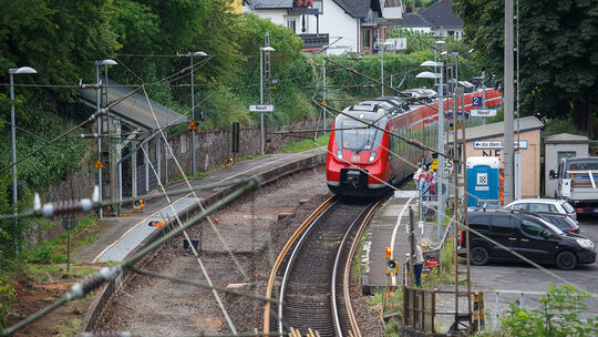 Wegen umfassender Bauarbeiten kann eine Bahnfahrt auf der Moselstrecke (hier: ein Archivbild) derzeit schnell zum Abenteuer werd Wegen umfassender Bauarbeiten kann eine Bahnfahrt auf der Moselstrecke (hier: ein Archivbild) derzeit schnell zum Abenteuer werd