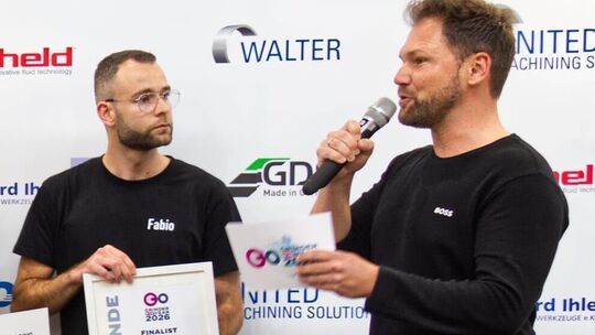 Fabio Schoppet (links) freut sich über den Erfolg beim Nachwuchswettbewerb. Fabio Schoppet (links) freut sich über den Erfolg beim Nachwuchswettbewerb.