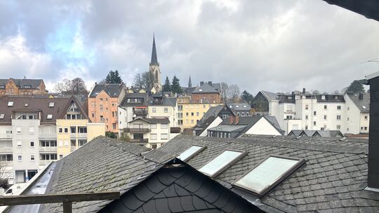 Blick aus dem obersten Stock des alten Volksbank- Gebäudes über die Innenstadt von Höhr. Blick aus dem obersten Stock des alten Volksbank- Gebäudes über die Innenstadt von Höhr.