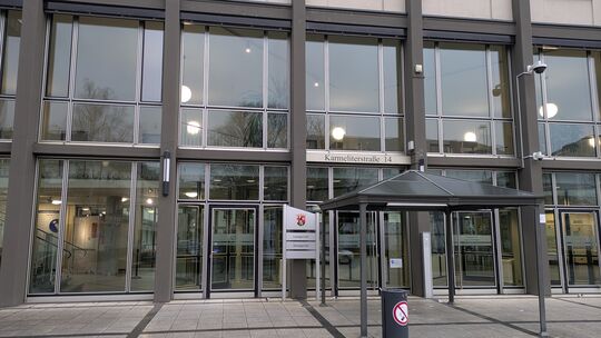 Das Opfer der Messerattacke in Altenkirchen hat am Koblenzer Landgericht beim Prozessauftakt über die Folgen des Angriffs gespro Das Opfer der Messerattacke in Altenkirchen hat am Koblenzer Landgericht beim Prozessauftakt über die Folgen des Angriffs gespro
