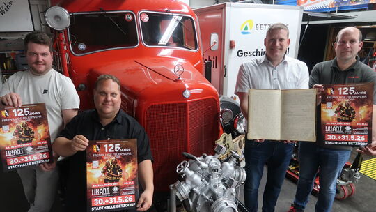 Die Feuerwehr feiert Betzdorf feiert ihr 125-jähriges Bestehen. Der Festausschuss stellt das Programm des zweitägigen Jubiläums Die Feuerwehr feiert Betzdorf feiert ihr 125-jähriges Bestehen. Der Festausschuss stellt das Programm des zweitägigen Jubiläums