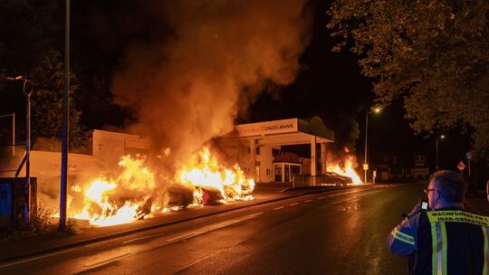 Ein Großeinsatz der Feuerwehr hat in der Nacht auf Donnerstag die Bewohner der Obersteiner Hauptstraße in Atem gehalten Ein Großeinsatz der Feuerwehr hat in der Nacht auf Donnerstag die Bewohner der Obersteiner Hauptstraße in Atem gehalten