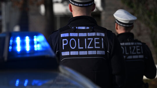 Der Täter ist noch nicht gefasst: Die Polizei setzt ihre Ermittlungen fort. Der Täter ist noch nicht gefasst: Die Polizei setzt ihre Ermittlungen fort.