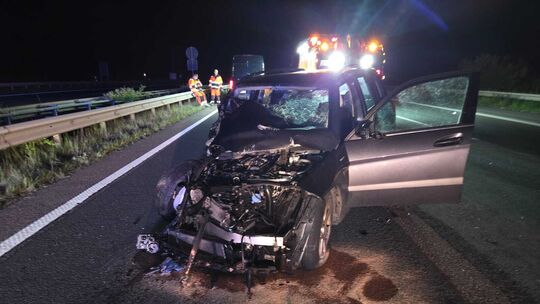 Bei einem schweren Unfall auf der A61 bei Laudert sind fünf Menschen zum Teil schwer verletzt worden. Bei einem schweren Unfall auf der A61 bei Laudert sind fünf Menschen zum Teil schwer verletzt worden.