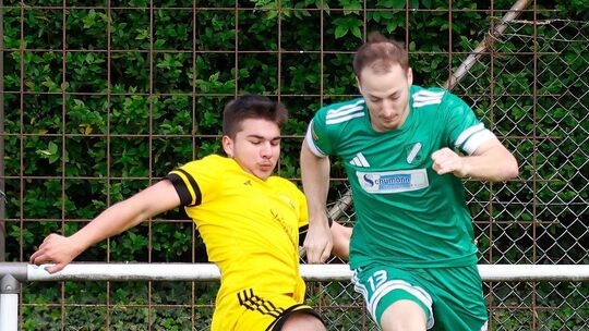 Dynamischer Antritt: Der bisherige Waldalgesheimer Nils Gräff (grünes Trikot) wechselt zur SG Hüffelsheim. Dynamischer Antritt: Der bisherige Waldalgesheimer Nils Gräff (grünes Trikot) wechselt zur SG Hüffelsheim.