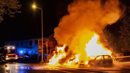 Ein spektakulärer Brand beschäftigte die Feuerwehr und die Polizei in der Nacht zum Donnerstag im Stadtteil Oberstein. Ein spektakulärer Brand beschäftigte die Feuerwehr und die Polizei in der Nacht zum Donnerstag im Stadtteil Oberstein.