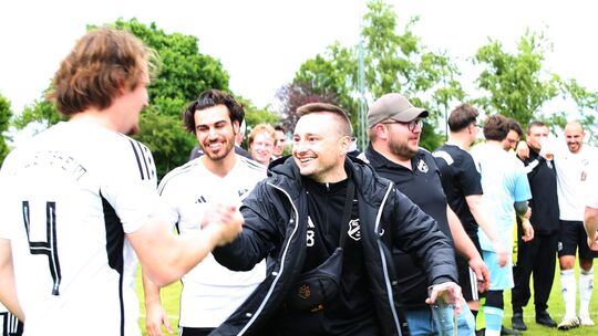 Meisterliche Freude: Die SG Weinsheim bejubelt den Titelgewinn. Zum Saisonabschluss steht nun ein Derby an. Meisterliche Freude: Die SG Weinsheim bejubelt den Titelgewinn. Zum Saisonabschluss steht nun ein Derby an.