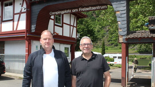 René Eisenberg, Teamleiter Campingplatz, und Frank Wagner, Geschäftsführer der Betriebsgesellschaft Freizeitzentrum Cochem, freu René Eisenberg, Teamleiter Campingplatz, und Frank Wagner, Geschäftsführer der Betriebsgesellschaft Freizeitzentrum Cochem, freu