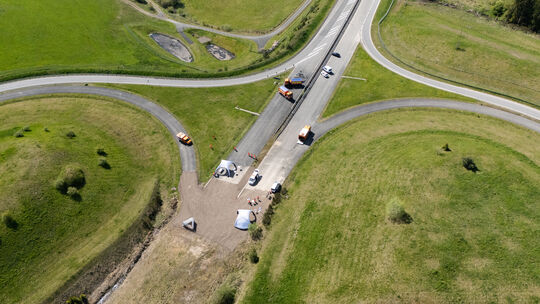 Bisher endet die A1 bei Kelberg irgendwo im Nirgendwo. Aber schon bald wird eine ein Kilometer lange Baustraße in die Lücke getr Bisher endet die A1 bei Kelberg irgendwo im Nirgendwo. Aber schon bald wird eine ein Kilometer lange Baustraße in die Lücke getr