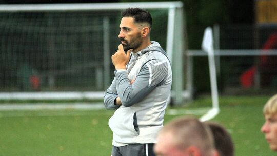 Simone Floris wird zum Ende der Saison den TuS Asbach verlassen. Simone Floris wird zum Ende der Saison den TuS Asbach verlassen.