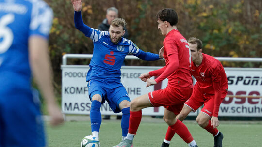 Wie hier im Hinspiel möchte Jeremy Heyer (am Ball) den SV Untermosel ärgern. 3:0 ging das Hinspiel in Metternich damals aus. Wie hier im Hinspiel möchte Jeremy Heyer (am Ball) den SV Untermosel ärgern. 3:0 ging das Hinspiel in Metternich damals aus.