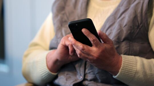 In Kaisersesch hat sich ein Betrüger Zugang zur EC-Karte einer 87-Jährigen verschafft, und Geld von ihrem Konto abgehoben. Mutma In Kaisersesch hat sich ein Betrüger Zugang zur EC-Karte einer 87-Jährigen verschafft, und Geld von ihrem Konto abgehoben. Mutma