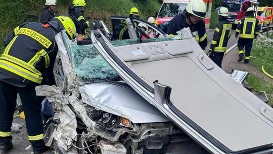 Ein tödlicher Verkehrsunfall ereignete sich am Sonntag, 10. Mai, zwischen Wallhausen und Dalberg. Die 90-Beifahrerin und der 94- Ein tödlicher Verkehrsunfall ereignete sich am Sonntag, 10. Mai, zwischen Wallhausen und Dalberg. Die 90-Beifahrerin und der 94-