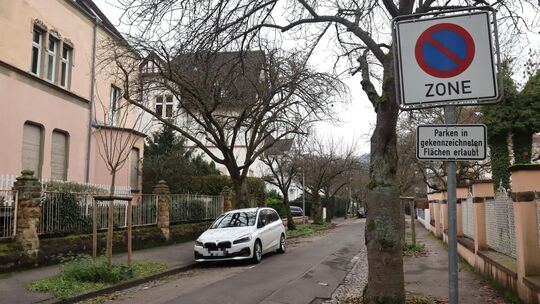 Die Cauerstraße ist eine der Straßen im Kurviertel, die beim Pilotprojekt Jahresticket für 180 Euro ab dem 1. Juni dabei sind. Die Cauerstraße ist eine der Straßen im Kurviertel, die beim Pilotprojekt Jahresticket für 180 Euro ab dem 1. Juni dabei sind.