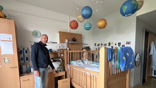 Bei einem Rundgang bekam die Delegation Einblicke in die Arbeit der Kinderinsel. Bei einem Rundgang bekam die Delegation Einblicke in die Arbeit der Kinderinsel.