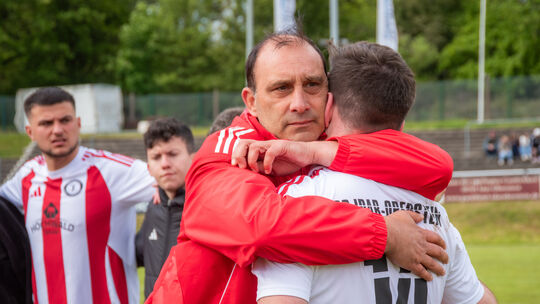 Marco Reich kann seine Spieler, wenn nötig, auch in den Arm nehmen. Über seine Rolle beim Abstieg des SC Idar-Oberstein hat er i Marco Reich kann seine Spieler, wenn nötig, auch in den Arm nehmen. Über seine Rolle beim Abstieg des SC Idar-Oberstein hat er i