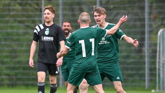 Im Halbfinale des Kreispokals 2 bejubelte der VfR Bad Salzig um Torschütze Kamil Kozlowski (Nummer 11) den 1:0-Sieg gegen den SV Im Halbfinale des Kreispokals 2 bejubelte der VfR Bad Salzig um Torschütze Kamil Kozlowski (Nummer 11) den 1:0-Sieg gegen den SV