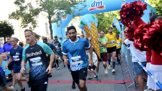 Los geht's! Der Bad Kreuznacher Firmenlauf ist gestartet. Los geht's! Der Bad Kreuznacher Firmenlauf ist gestartet.