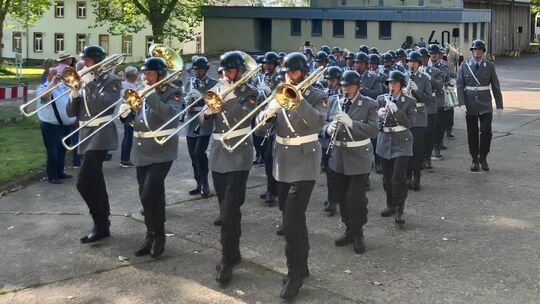 Ausmarsch nach dem Gesprächskonzert zum Großen Zapfenstreich: Das Heeresmusikkorps Koblenz feierte am Wochenende sein 70-jährige Ausmarsch nach dem Gesprächskonzert zum Großen Zapfenstreich: Das Heeresmusikkorps Koblenz feierte am Wochenende sein 70-jährige