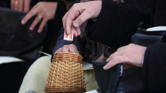 Erneut steht jetzt ein Trierer Bistumspriester wegen möglicher finanzieller Unregelmäßigkeiten in Verdacht. Erneut steht jetzt ein Trierer Bistumspriester wegen möglicher finanzieller Unregelmäßigkeiten in Verdacht.