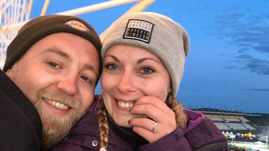 Laura Preuß und Alex Preuß verbinden einen besonderen Moment mit dem Riesenrad bei Rock am Ring: Dort haben sie sich im Jahr 201 Laura Preuß und Alex Preuß verbinden einen besonderen Moment mit dem Riesenrad bei Rock am Ring: Dort haben sie sich im Jahr 201