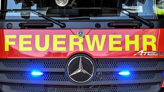 Die Feuerwehr wurde zu einem Brand am Dienstagabend, 9. Juni in Bannberscheid alarmiert. Die Feuerwehr wurde zu einem Brand am Dienstagabend, 9. Juni in Bannberscheid alarmiert.