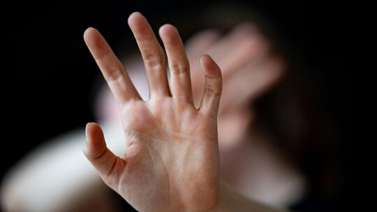 Ein 20-Jähriger soll sich mit einem zwölfjährigen Mädchen in der Koblenzer Schlossstraße verabredet und sie dann mutmaßlich verg Ein 20-Jähriger soll sich mit einem zwölfjährigen Mädchen in der Koblenzer Schlossstraße verabredet und sie dann mutmaßlich verg